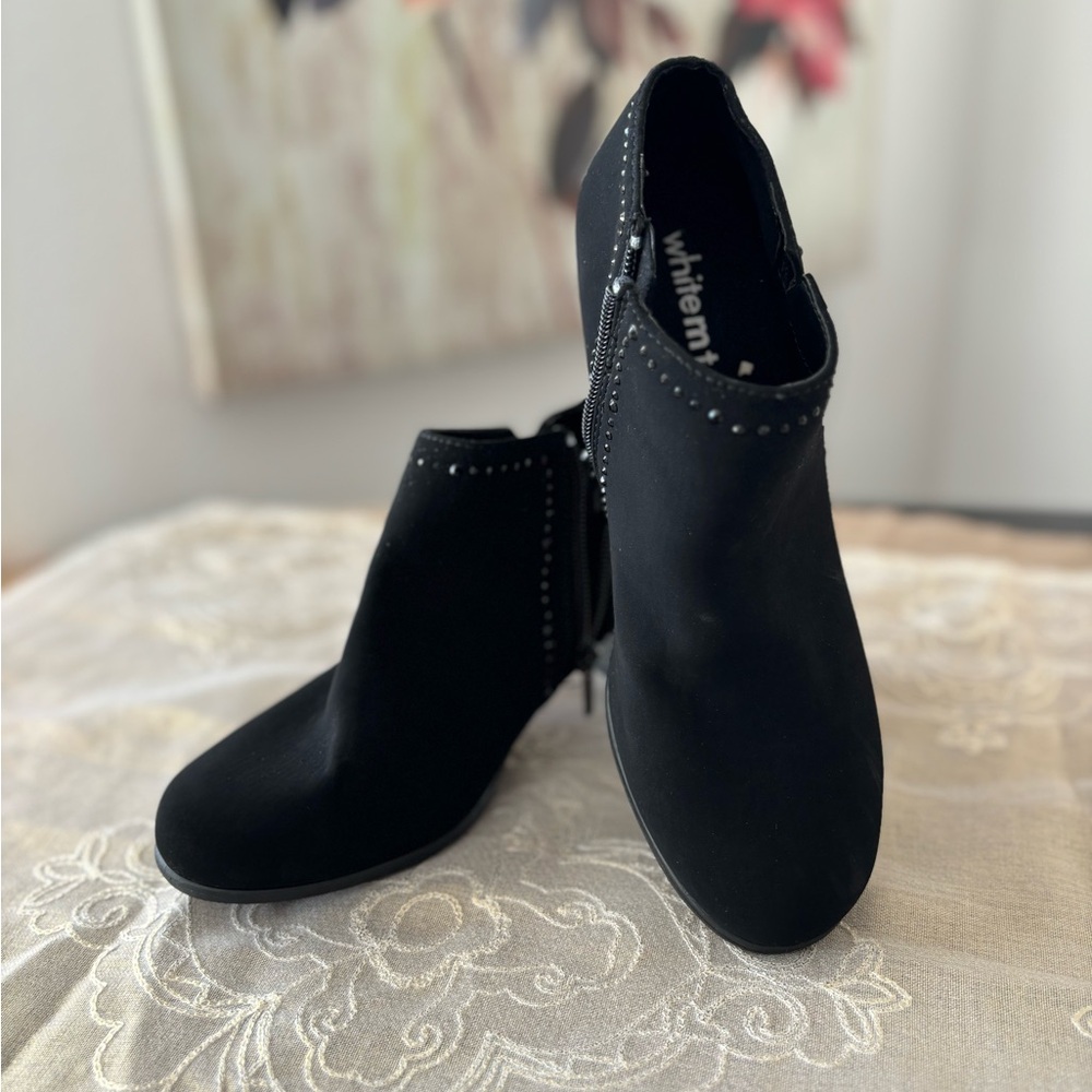 Women’s White Mountain Ankle Boots Size 6